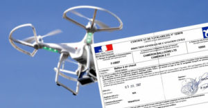 Photo présentant un drone de type Phantom avec un texte de loi au premier plan